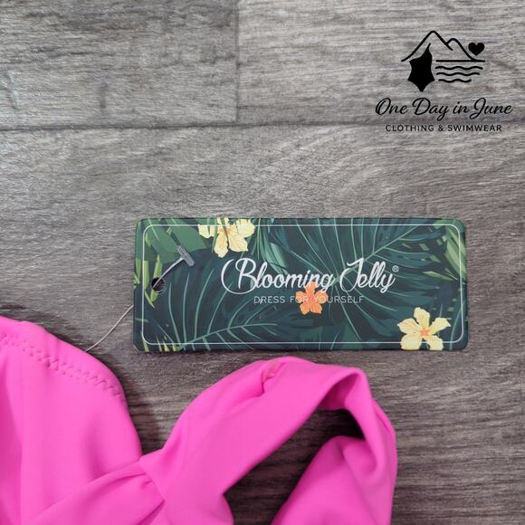 Blooming Jelly Halter Cross Front Wrap Ruched Bikini Swimsuit Size M - Picture 4 of 6